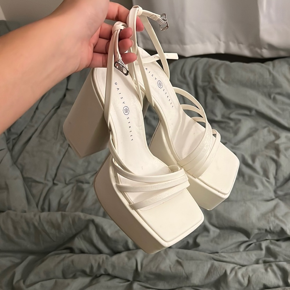 Daisy Street Platform heels size 10